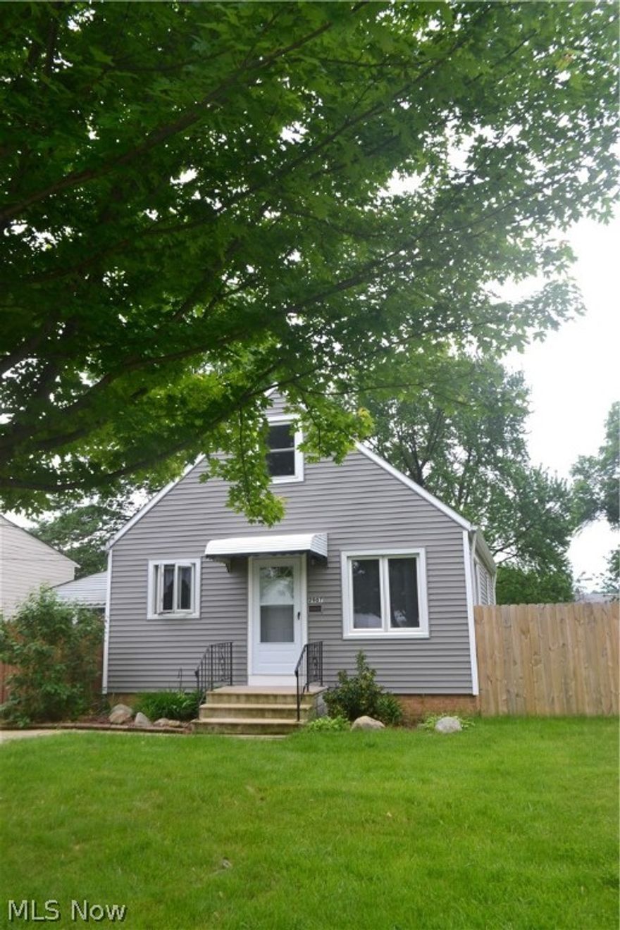 Make an offer on this house. Double lot completely fenced for privacy and pets. Access the
yard off the living room patio door. Fresh paint throughout; beautiful newly refinished hardwood
floors; new kitchen with cupboards, granite counters and breakfast bar, luxury vinyl tile flooring;
new bathrooms; basement freshly painted with rec room and storage; roof and siding 2018; hot
water tank 2016; furnace and central air under 10 years; all newer Stanek windows; updated
electric box. Enclosed patio on driveway side off the kitchen. This is a must see, yard will
accommodate any of your expansion plans