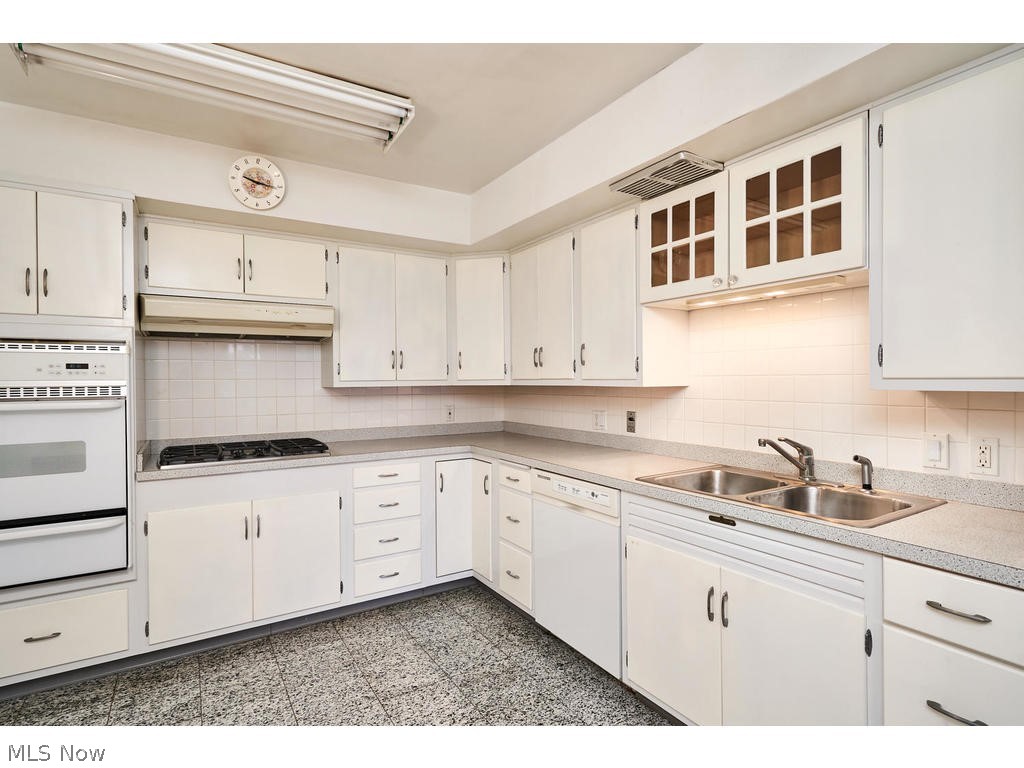 Carlton House Condominiums - Residential