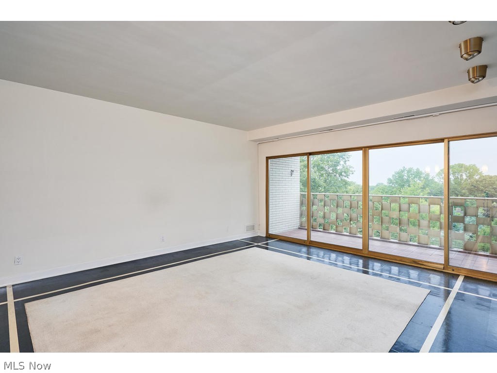 Carlton House Condominiums - Residential