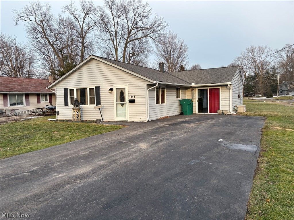 Photo of 4865 Robinwood Drive, Mentor, OH 44060 (MLS # 5198060)