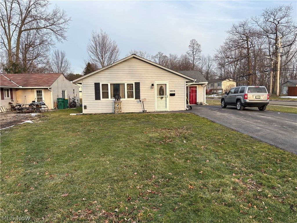 Photo of 4865 Robinwood Drive, Mentor, OH 44060 (MLS # 5198060)