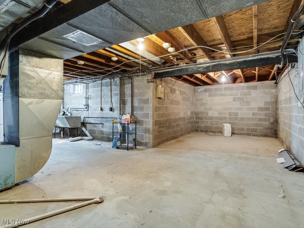 University Heights, Ohio 44118, United States, 3 Bedrooms Bedrooms, ,2 BathroomsBathrooms,Residential,Active,86422