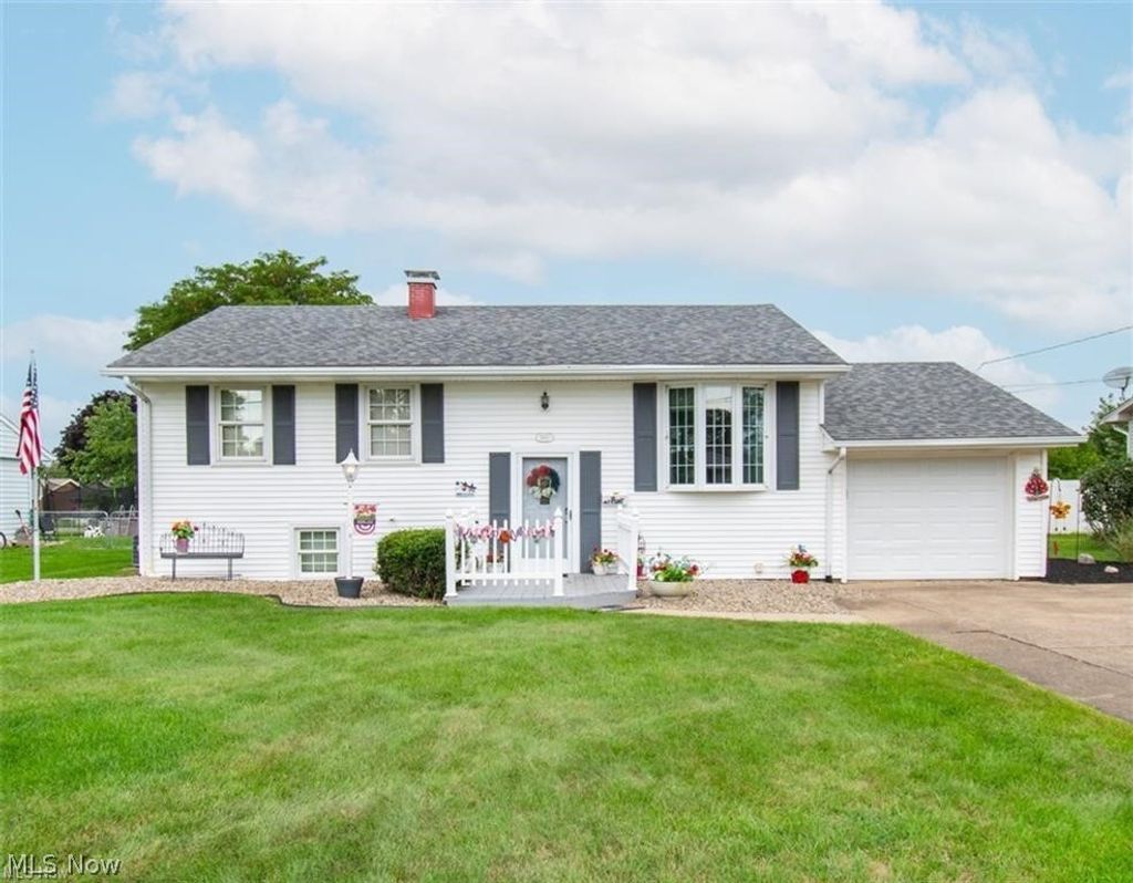 Photo of 5652 Baylor Avenue, Austintown, OH 44515 (MLS # 5196293)