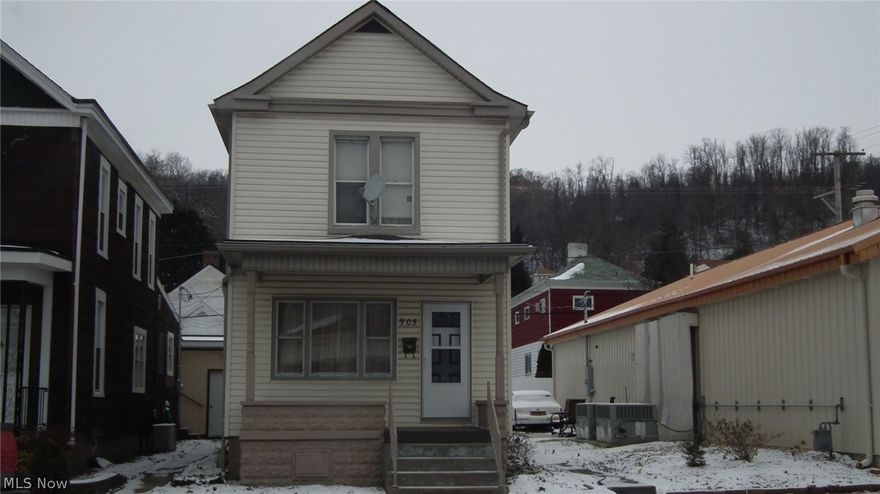 This 2 story home offers 2 bedrooms, 1.5 baths, and nice large rooms. Nice front and rear porches plus 1 car carport. Seller will retain mineral rights.