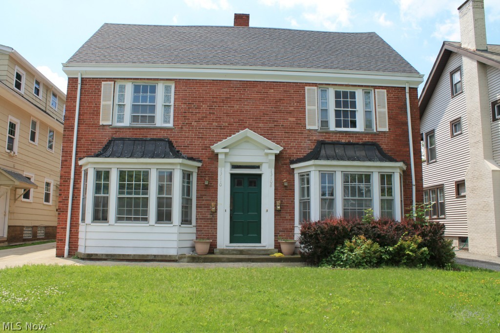 Spacious side-by-side duplex with 2 full baths, 4 bedrooms, and 3 floors. This home also features hardwood floors, freshly painted, and updated kitchen. Plenty of storage, large basement, and easy commute to major hospitals and shopping. Easy application process
