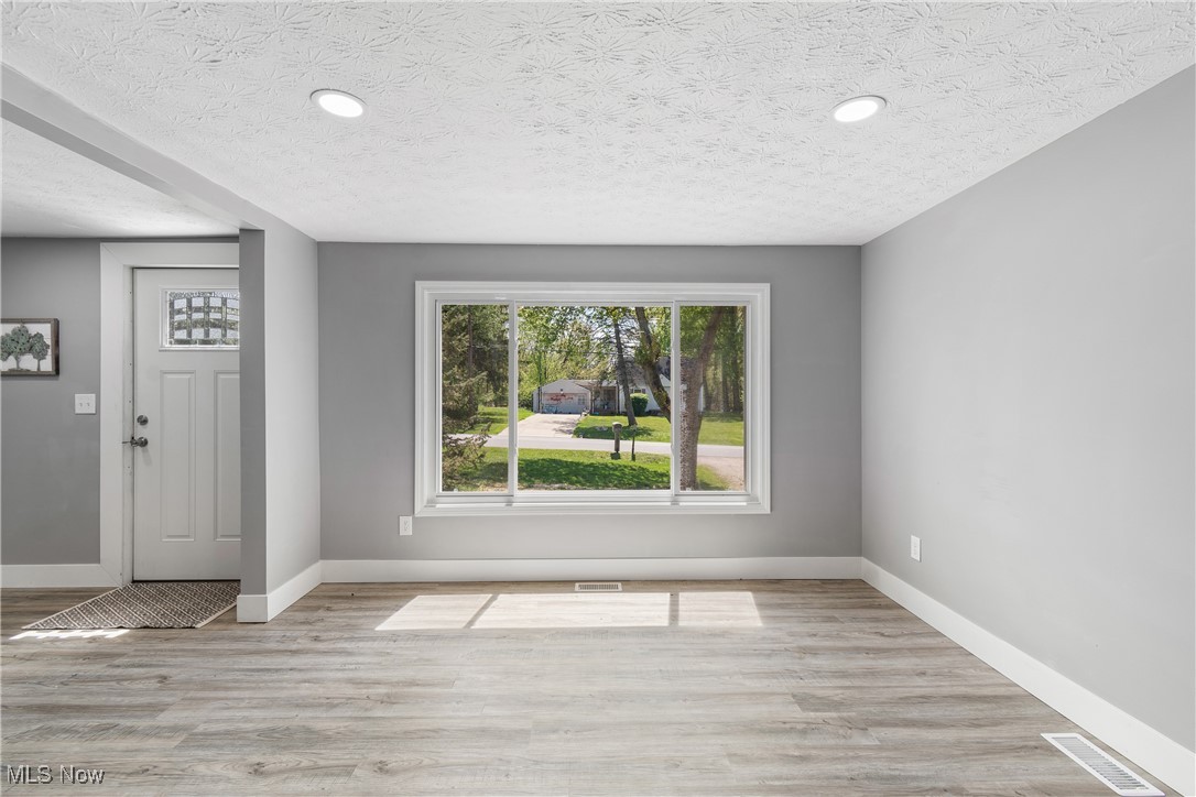 1725 Lillian Road, Stow, Ohio image 14