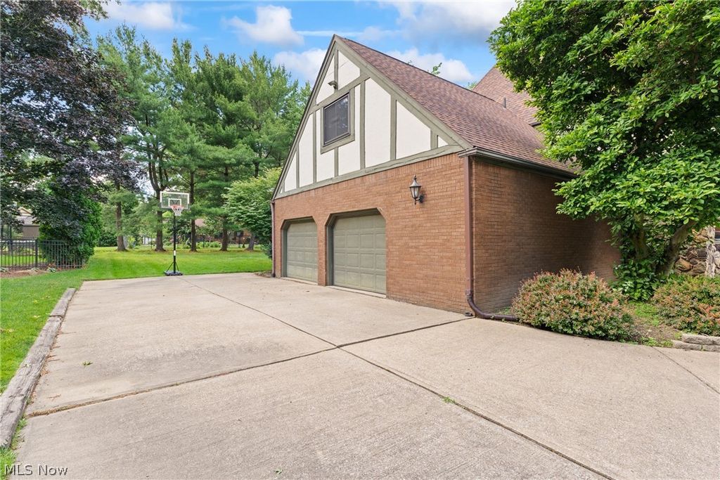 Photo of 7739 Starcliff Avenue NW, North Canton, OH 44720 (MLS # 5219248)