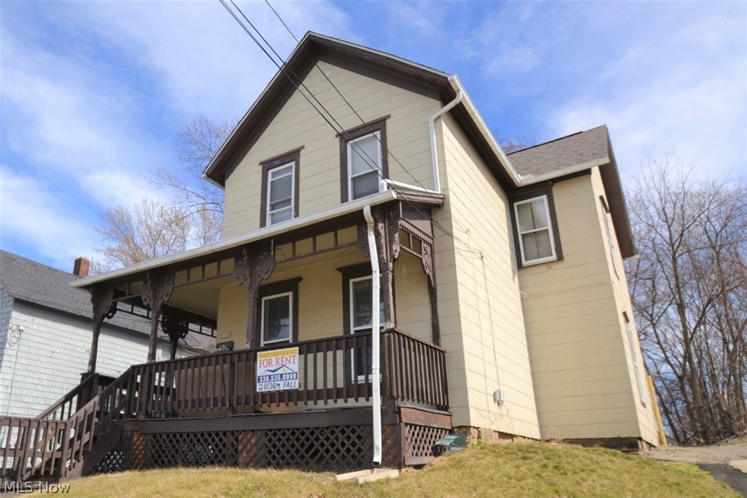 A fantastic opportunity to own a University of Akron rental! All mechanical systems have been updated and are split between the two units, so they could be rented plus utilities if you prefer. Both kitchens and bathrooms have been completely renovated. Rented out through this school year and the 22-23 school year!
2021 -2022
Unit 1 $850 per month
Unit 2 $800 per month
2022 -2023
Unit 1 $850 per month
Unit 2 $800 per month