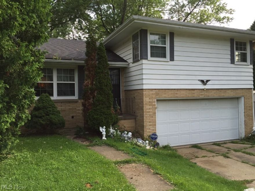 To settle the estate, all sells on location:  MONDAY – AUGUST 10, 2015 – 5:00 PM Three Bedroom Split Level Home
Stark Co.- Lexington Twp.- Marlington LSD
 TERMS ON REAL ESTATE: 10% down auction day, balance due at closing. Buyer's premium of 10% to be added to the final bid to establish the purchase price. Any desired inspections must be made prior to bidding. All information contained herein was derived from sources believed to be correct. Information is believed to be accurate but not guaranteed.