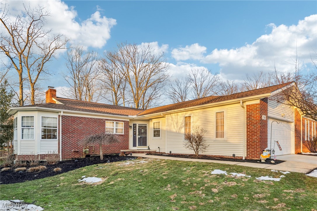 713 Woodlake Drive, Aurora, Ohio image 2