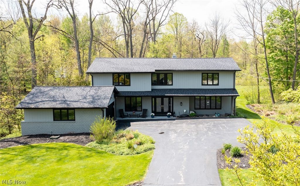 Photo of 28750 S Woodland Road, Pepper Pike, OH 44124 (MLS # 5207650)
