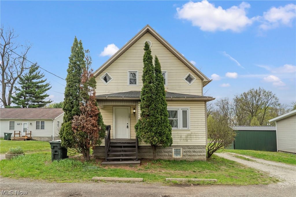 Photo of 1308 Laiblin Place NE, Canton, OH 44705 (MLS # 5199365)