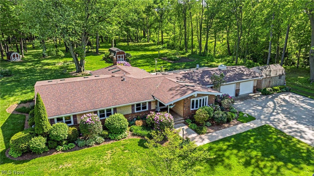 Photo of 1425 LAKE (SR 531) RD RD, Conneaut, OH 44030 (MLS # 5188595)