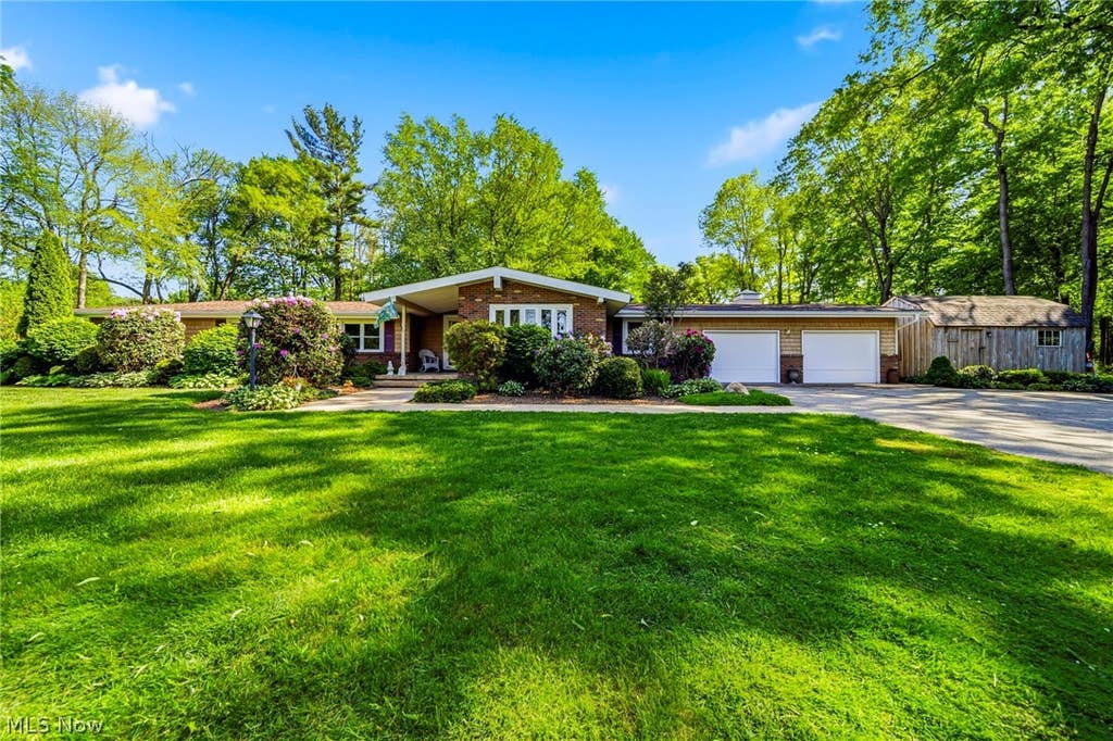Photo of 1425 LAKE (SR 531) RD RD, Conneaut, OH 44030 (MLS # 5188595)