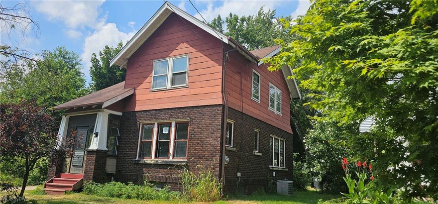 Move right in to this beautifully updated home, fully remodeled just two years ago. The modern kitchen features a stylish wood slab countertop, while the updated bathroom, fresh paint, new carpet, and luxury vinyl flooring add comfort and charm throughout. An upgraded electrical panel provides peace of mind.
Enjoy spacious living with large dining and family rooms on the main floor, plus three bedrooms and an updated full bath upstairs. The bone-dry basement includes laundry hookups and plenty of storage.