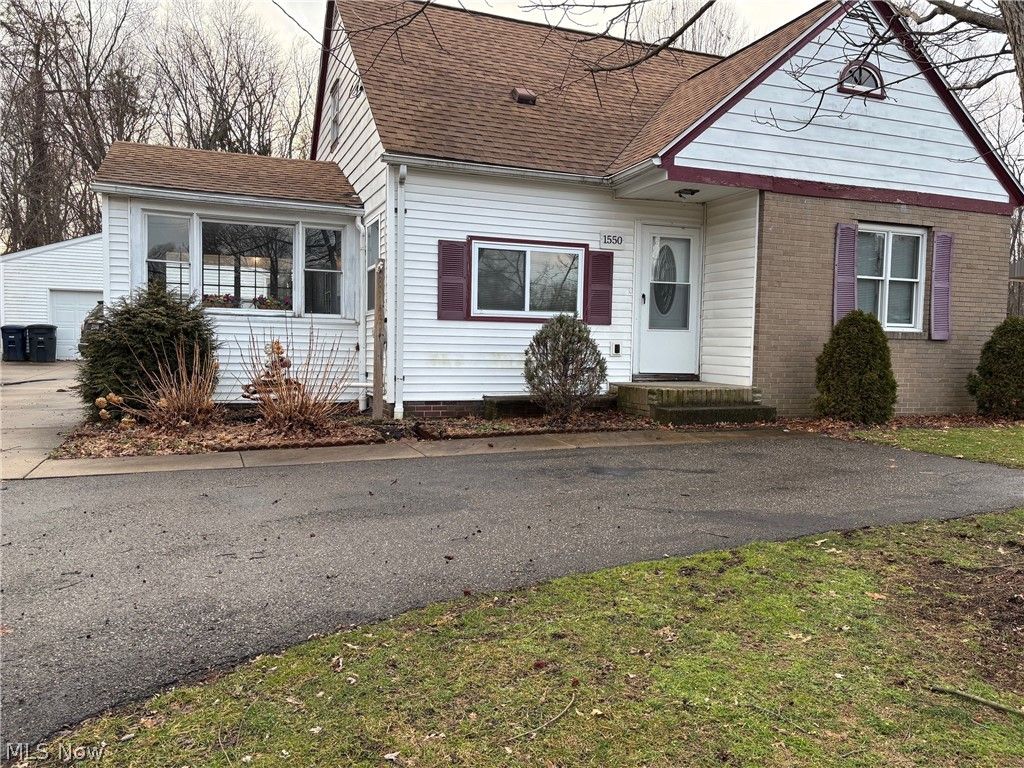 Photo of 1550 Chapman Drive, Akron, OH 44305 (MLS # 5188553)