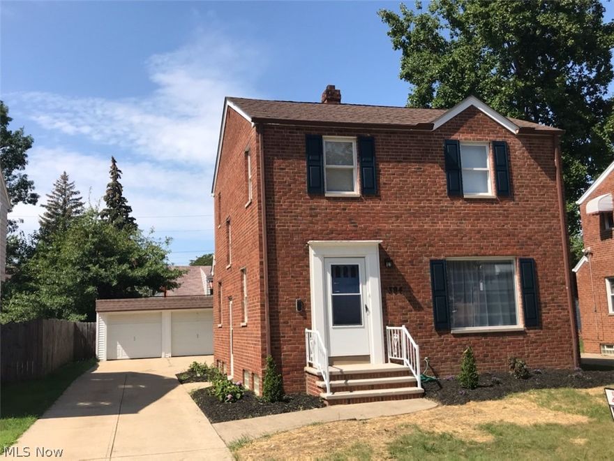 Renovated and waiting for this home's new owner.  Recently replaced roof, windows, glass block windows, garage doors, kitchen with stainless steel appliances and granite counter tops, bathrooms, flooring  and so much more......Comes with HSA Home Warranty and is agent owned