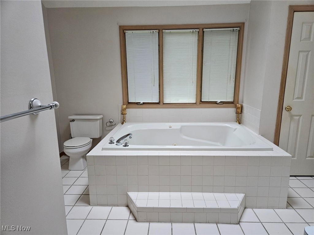 36212 Derby Downs Drive, Solon, Ohio image 17