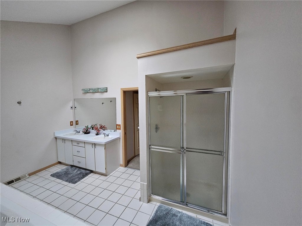36212 Derby Downs Drive, Solon, Ohio image 18