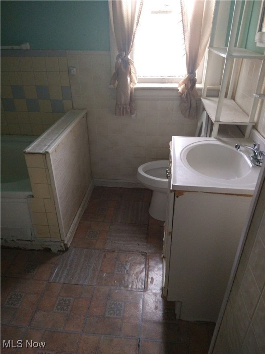 Very nice western style colonial with 3 bedrooms. Paved driveway but no garage. Open front porch and a large deck on back. Large eat in kitchen, formal dining room. Exterior painted five years ago when new roof was installed. Carpet throughout the home. Clean unfinished dry basement with glass blocked windows.
Could use some decorating with the buyers own taste. Make this house your home. Sold in "AS IS" condition. Previous tenant was section 8 and the property recently passed the inspection two months ago. ALL information or correspondence should be directed to Dianna only.