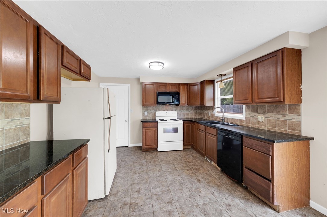 4847 Hollyview Drive, Vermilion, Ohio image 6