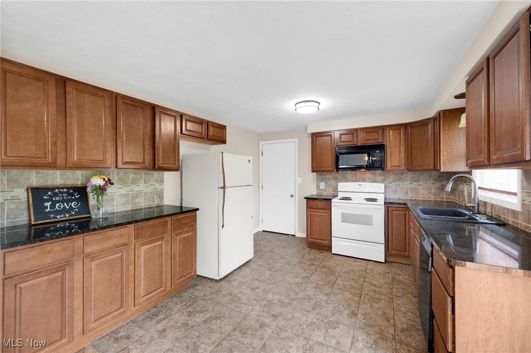 4847 Hollyview Drive, Vermilion, Ohio image 9