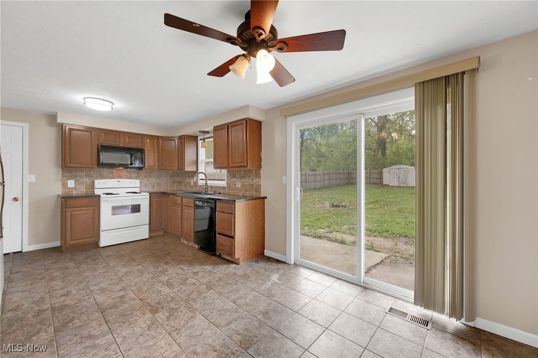 4847 Hollyview Drive, Vermilion, Ohio image 11