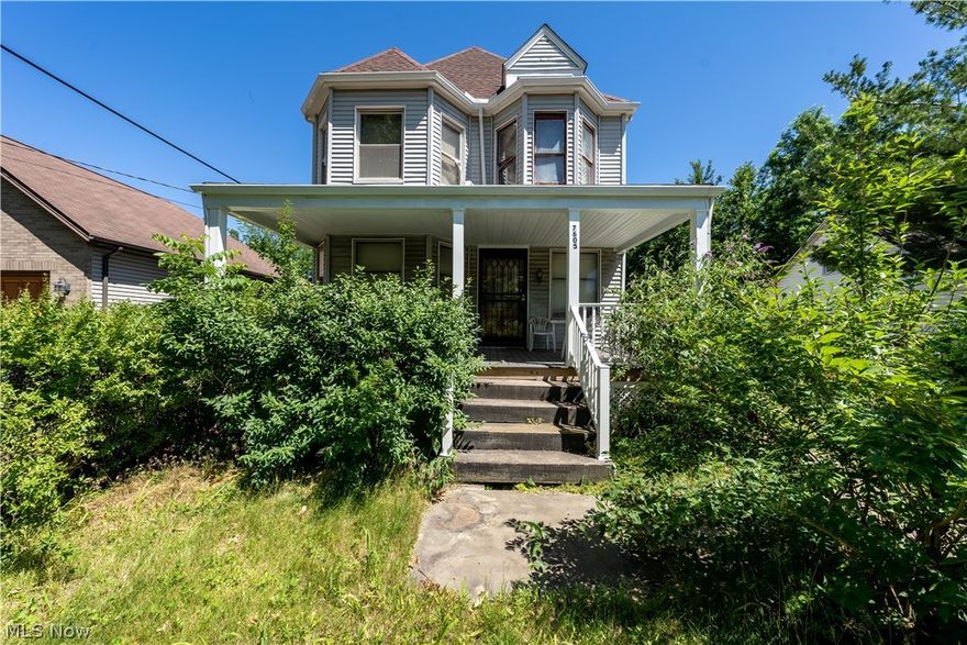 Located minutes away from the Cleveland Clinic, this 7 bedroom home is ready for anyone to transform into their own. Hardwood floors
throughout. Roof replaced in 2021. Being sold AS-IS.