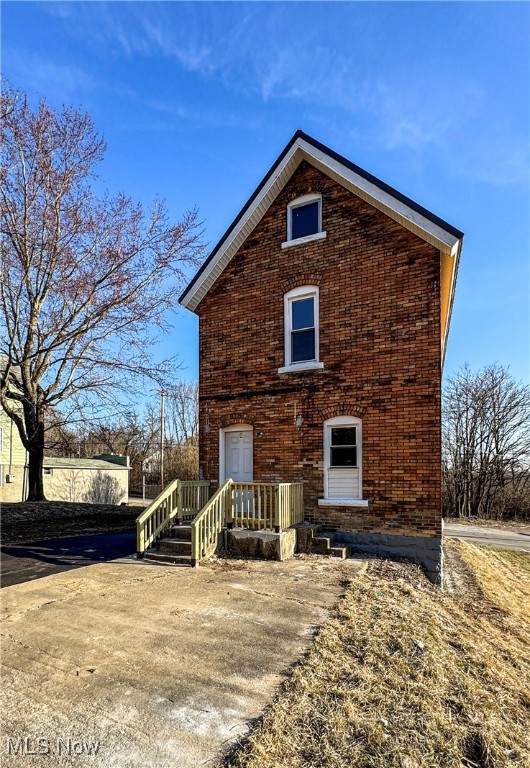 112 Robinson Road, Campbell, Ohio image 2