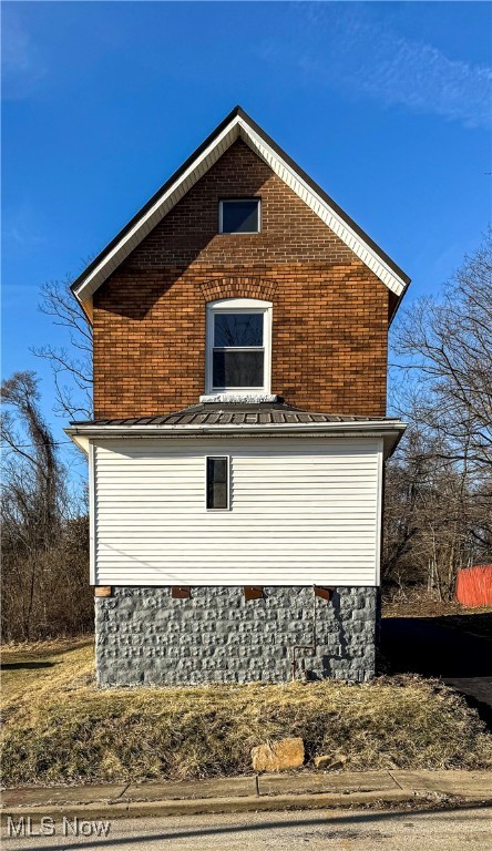 112 Robinson Road, Campbell, Ohio image 1