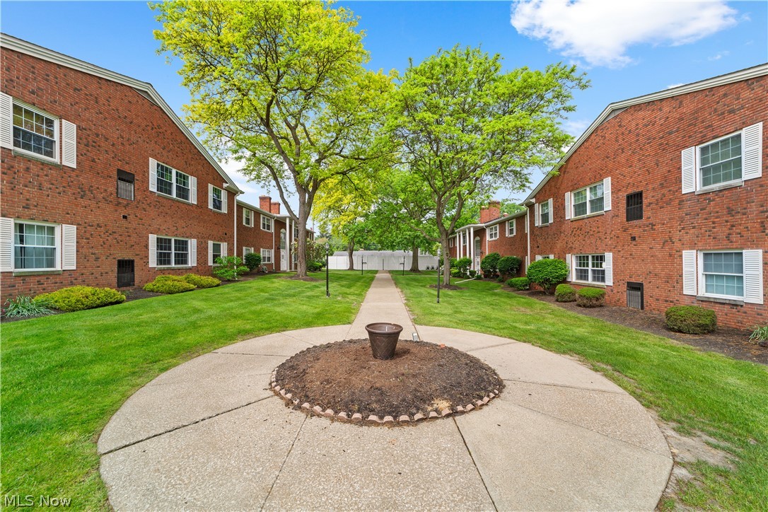 Heritage Circle Condo - Residential