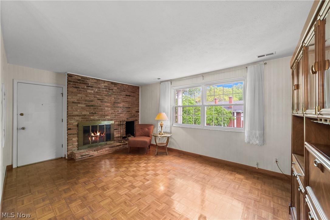 Heritage Circle Condo - Residential