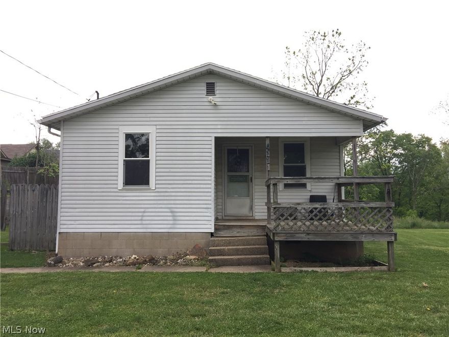 3 Bedroom 1 Full Bath Ranch home on over an acre of property! Updates include: Central HVAC (replacing old floor furnace) Tankless gas hot water heater, Simonton Windows, new carpet. 3 total parcels.