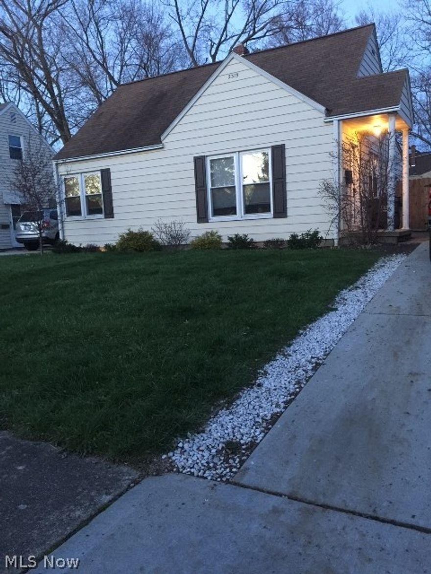 Beautifully maintained 3 bedroom ranch that is totally updated.  New kitchen, bath, flooring, newer windows full waterproofed finished basement, updated furnace and glass block windows.  The ceilings in the home have just been recently painted and the whole house has been painted since 2012.
There is a home warranty being offered with the home.  The kitchen refrigerator is negotiable but all the rest of the appliances stay including the washer and dryer.
The back yard is fully fenced and great for pets and children. Wonderful home in a great area of the Falls.
Move right in and nothing to do.  Just in time for spring.