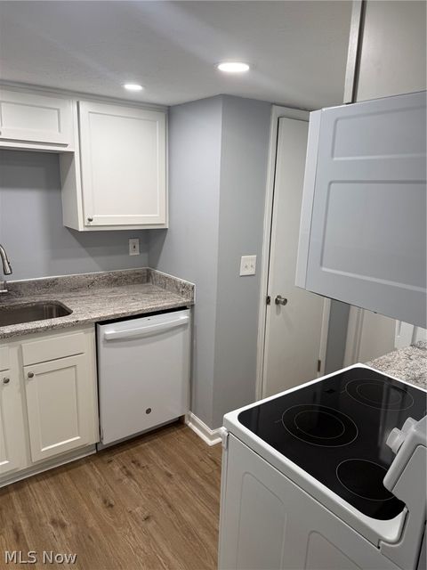 Tiny photo for 944 Wadsworth Road #F3, Medina, OH 44256 (MLS # 5210570)