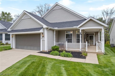 Homes For Sale - 10490 W Ravine View Court<br/> Cuyahoga County, North Royalton, OH 44133