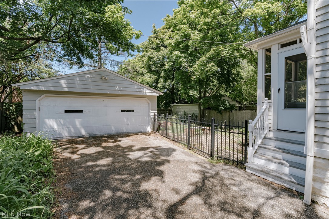 Shaker Lakes 02 - Residential