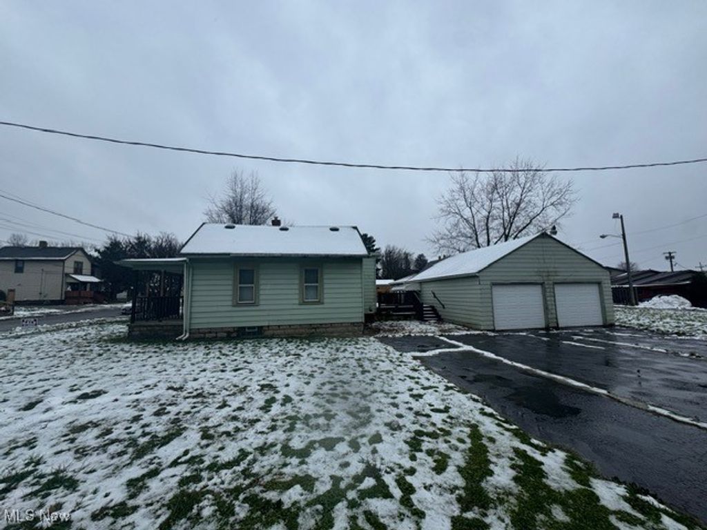 Photo of 322 Morse Avenue, Niles, OH 44446 (MLS # 5177406)