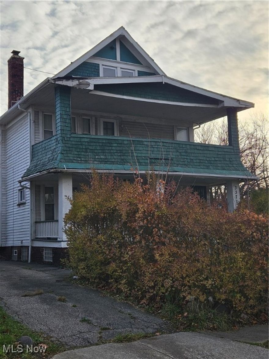 Calling all investors!!! Come and see this bank owned duplex on Cleveland's Eastside. This property is vacant and easy to show. This duplex is up and down with an unfinished attic. Each unit has 2 bedrooms, kitchen, dining room, and bathroom. The price reflects the fact that the property is in need of some TLC. This property is being sold as is.