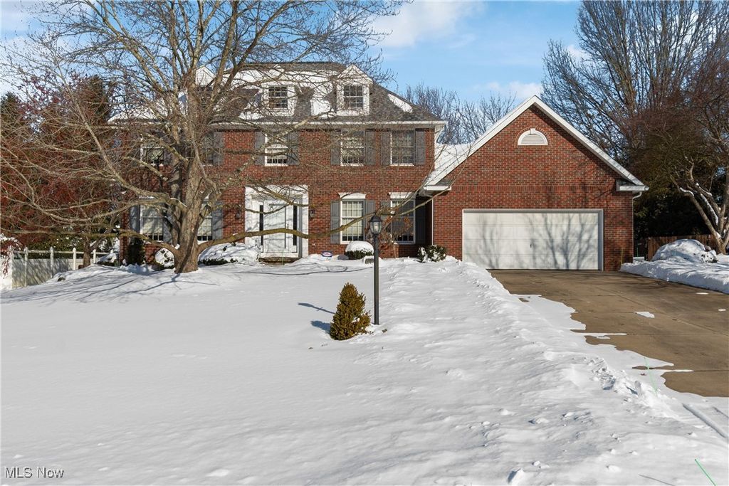 Photo of 1613 Hastings Circle NW, Uniontown, OH 44685 (MLS # 5184949)