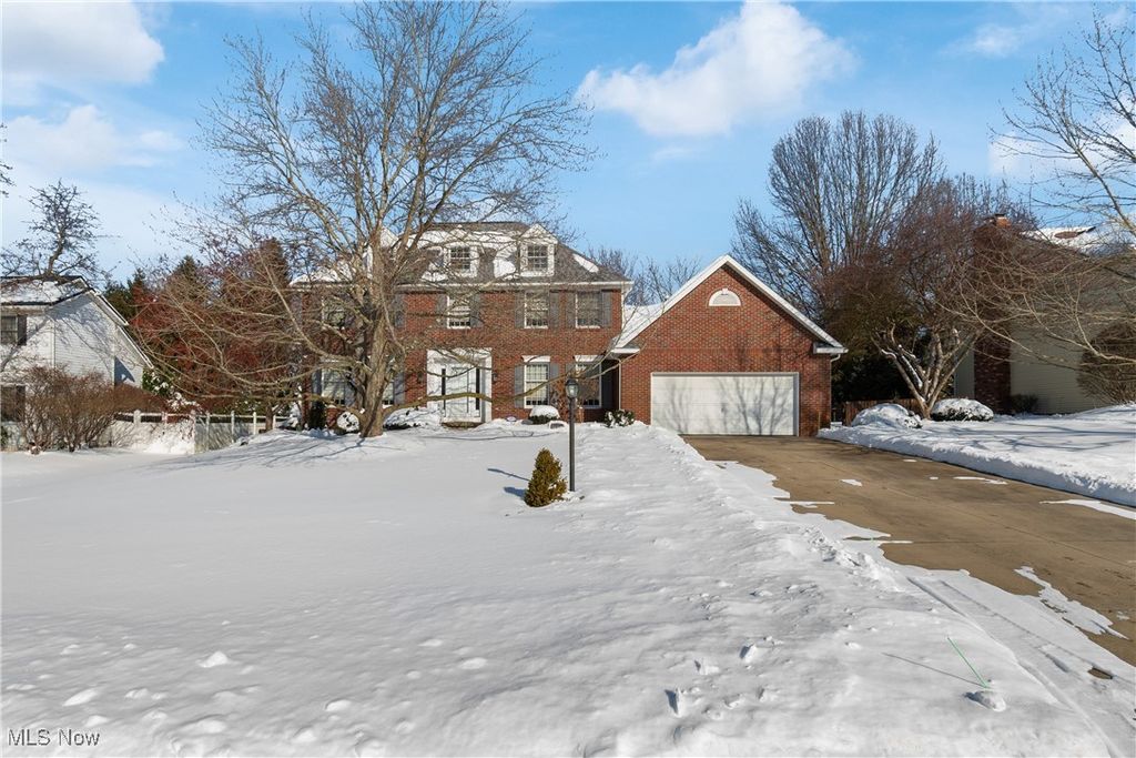 Photo of 1613 Hastings Circle NW, Uniontown, OH 44685 (MLS # 5184949)