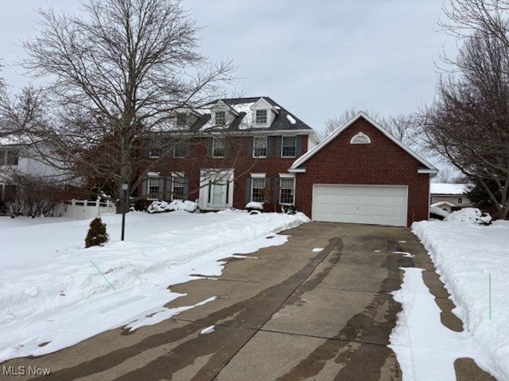 Photo of 1613 Hastings Circle NW, Uniontown, OH 44685 (MLS # 5184949)