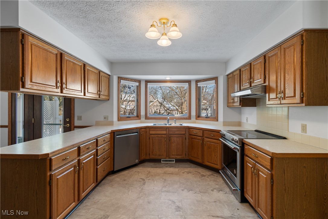 Williamsburg Village Estates - Residential