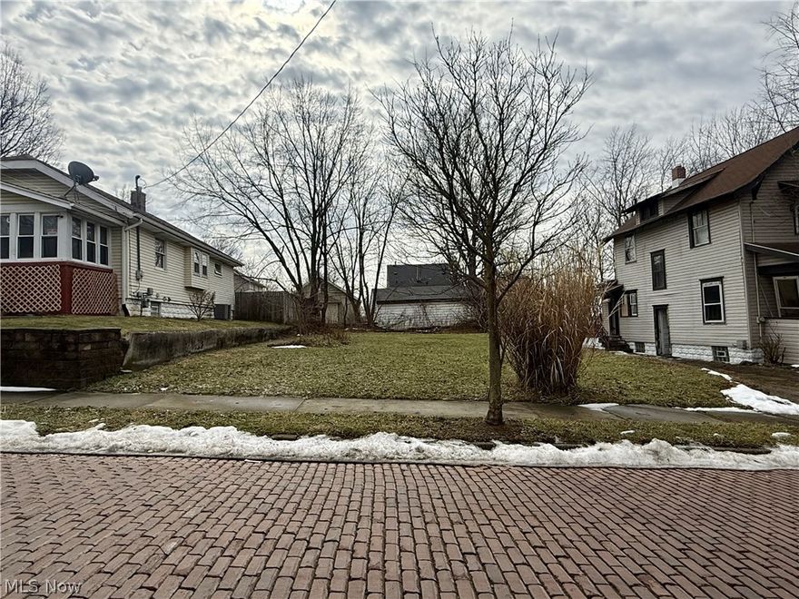 Lot for sale on Brighton Dr.