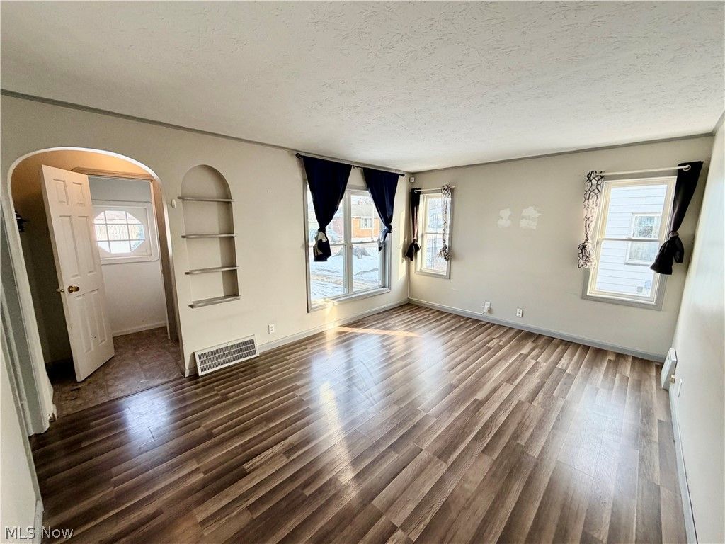 Photo of 5212 E 105 Street, Garfield Heights, OH 44125 (MLS # 5197733)