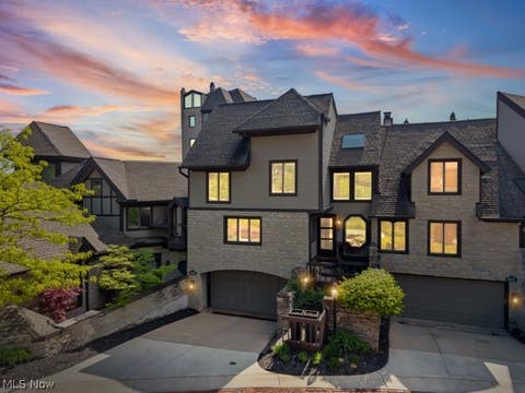 Condo For Sale - 410 Darbys Run<br/> Bay Village, OH 44140