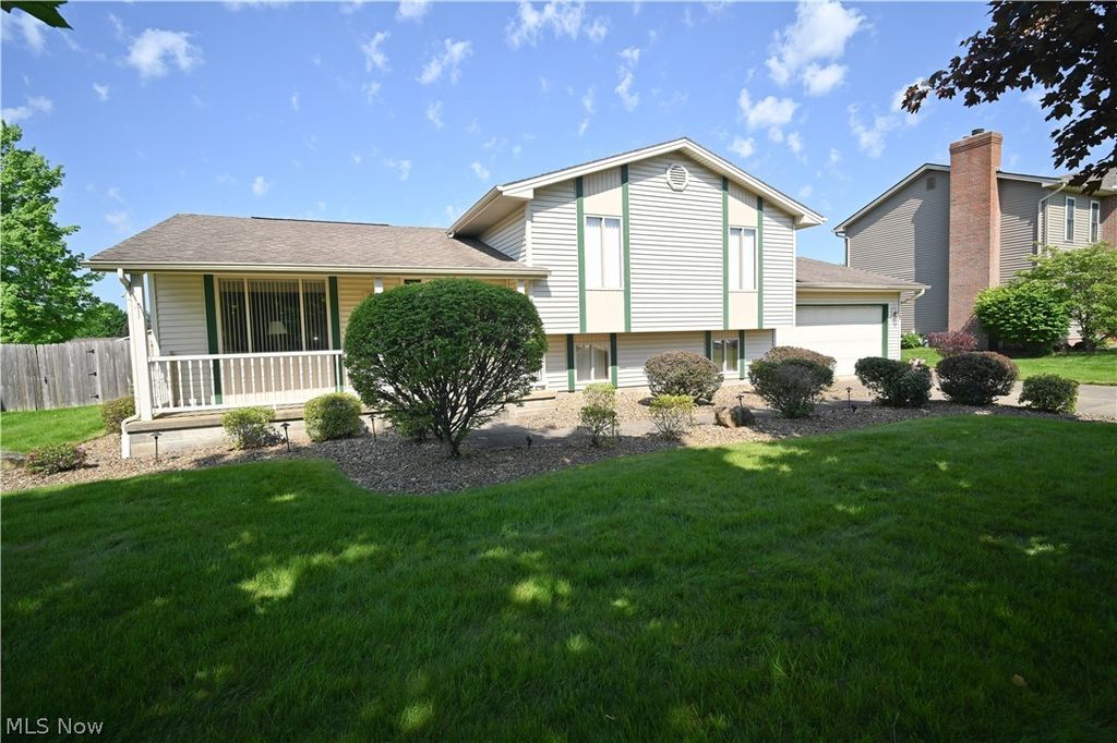Photo of 3608 Meander Reserve Circle, Canfield, OH 44406 (MLS # 5211429)