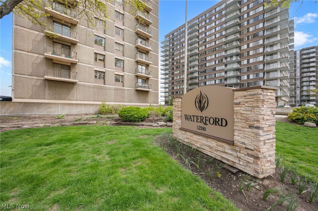 Photo of 12500 Edgewater Drive #402, Lakewood, OH 44107 (MLS # 5208785)