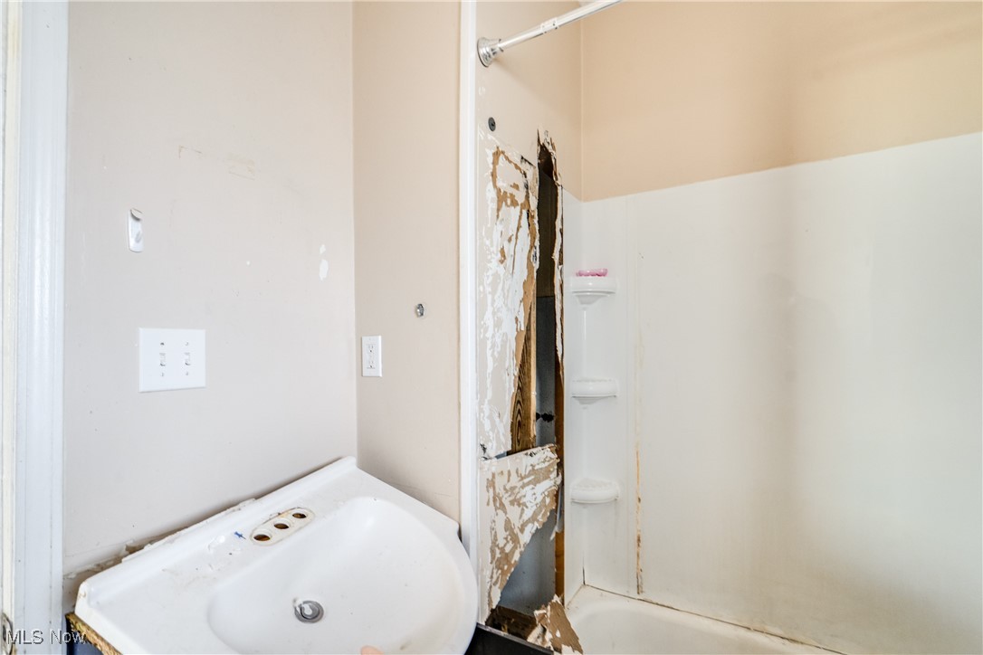 3719 E 57th Street, Cleveland, Ohio image 22