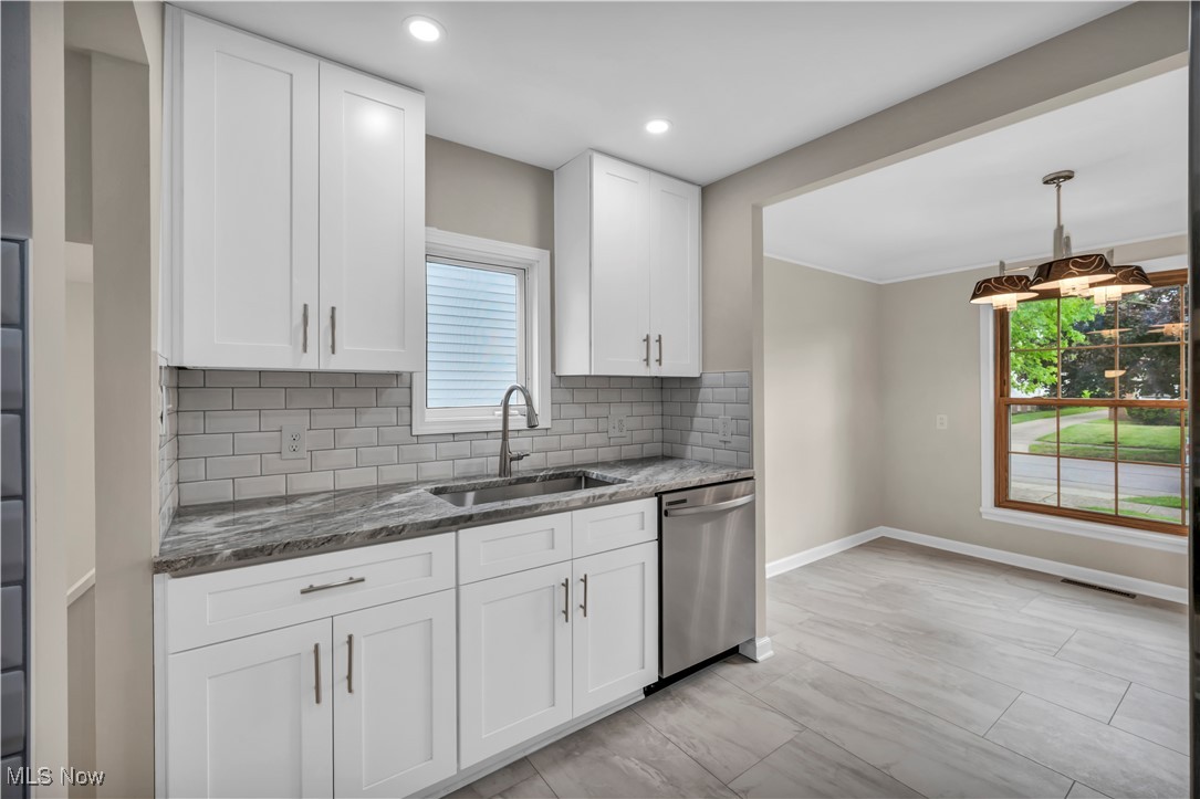 6910 Brownfield Drive, Parma, Ohio image 13
